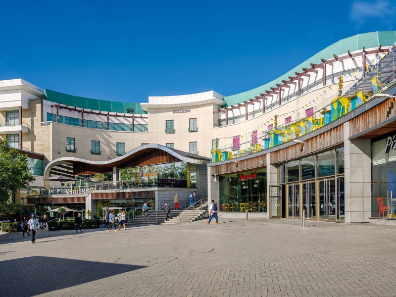 Photo showing the exterior front entrance, shops and restaurants in the Bullring, Birmingham