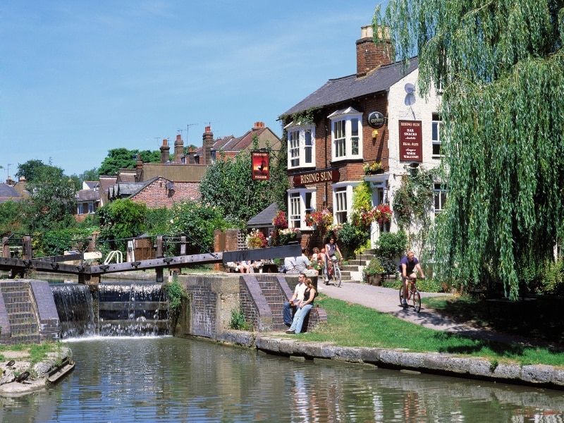 Exterior photo of Grand Union Canal with pub and canal lock