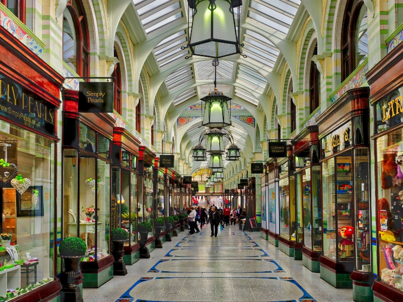 Shopping Mall with stores either side. Royal interior