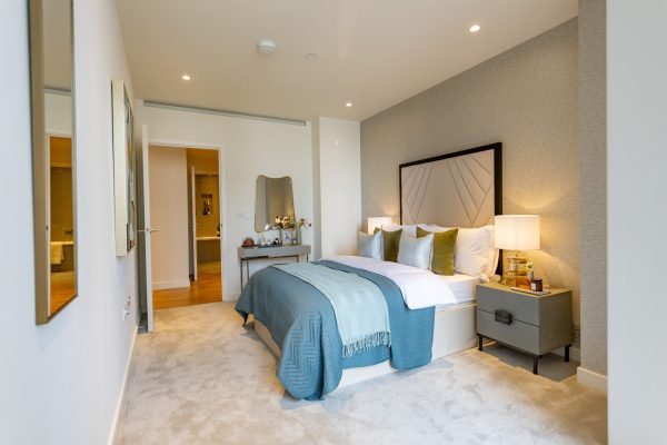 Luxury 1 bed apartment bedroom in Hampton Tower, South Quay Plaza